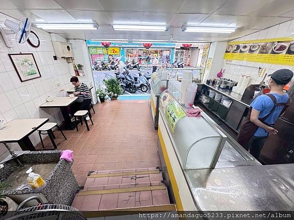 食記-台北市中山區 阿鴻豆花招牌豆花入口綿密順滑,搭配 食記-台北市中山區 阿鴻豆花招牌豆花入口綿密順滑,搭配