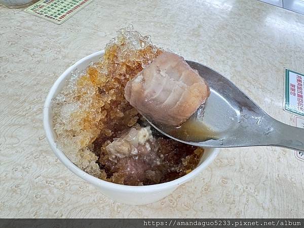 食記-台北市中山區 阿鴻豆花招牌豆花入口綿密順滑,搭配 食記-台北市中山區 阿鴻豆花招牌豆花入口綿密順滑,搭配