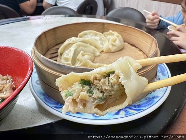 食記-台東縣台東市南北餃子館台東人氣大顆蒸餃,內餡飽滿