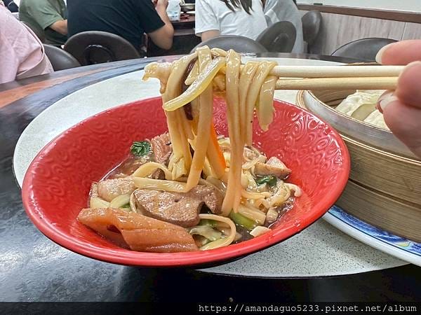 食記-台東縣台東市南北餃子館台東人氣大顆蒸餃,內餡飽滿