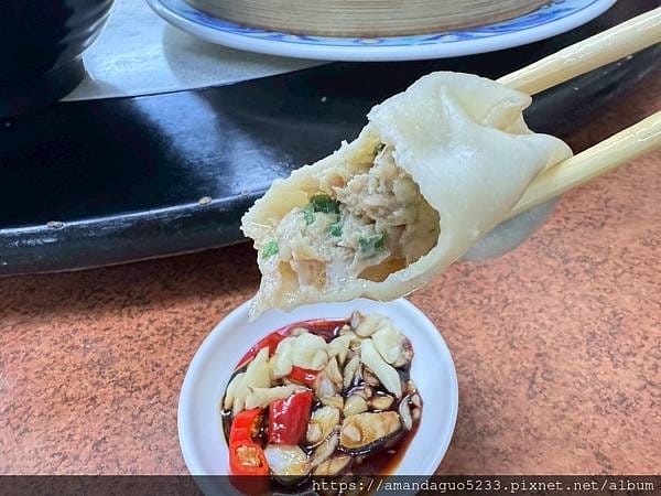 食記-台東縣台東市南北餃子館台東人氣大顆蒸餃,內餡飽滿