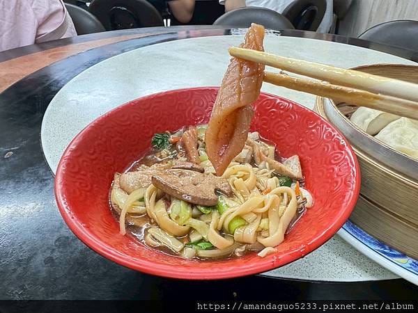 食記-台東縣台東市南北餃子館台東人氣大顆蒸餃,內餡飽滿