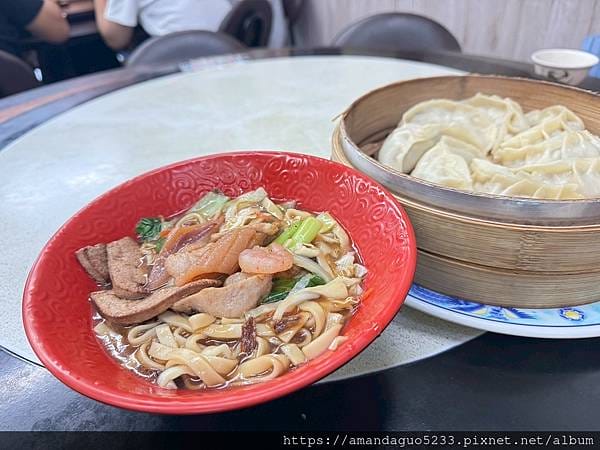 食記-台東縣台東市南北餃子館台東人氣大顆蒸餃,內餡飽滿