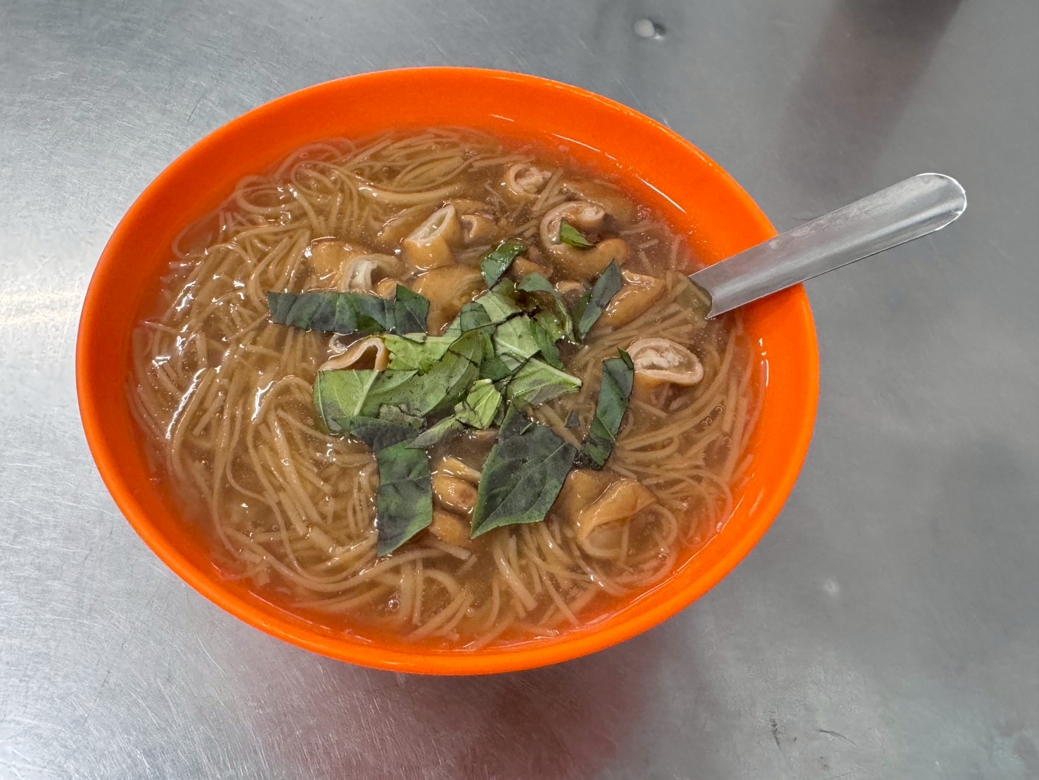 ｜食記-新北市蘆洲區｜三角公園大腸麵線｜帶點甜味的蘆洲古早味麵線老店，大腸鹹香好咀嚼加點辣椒風味更好~