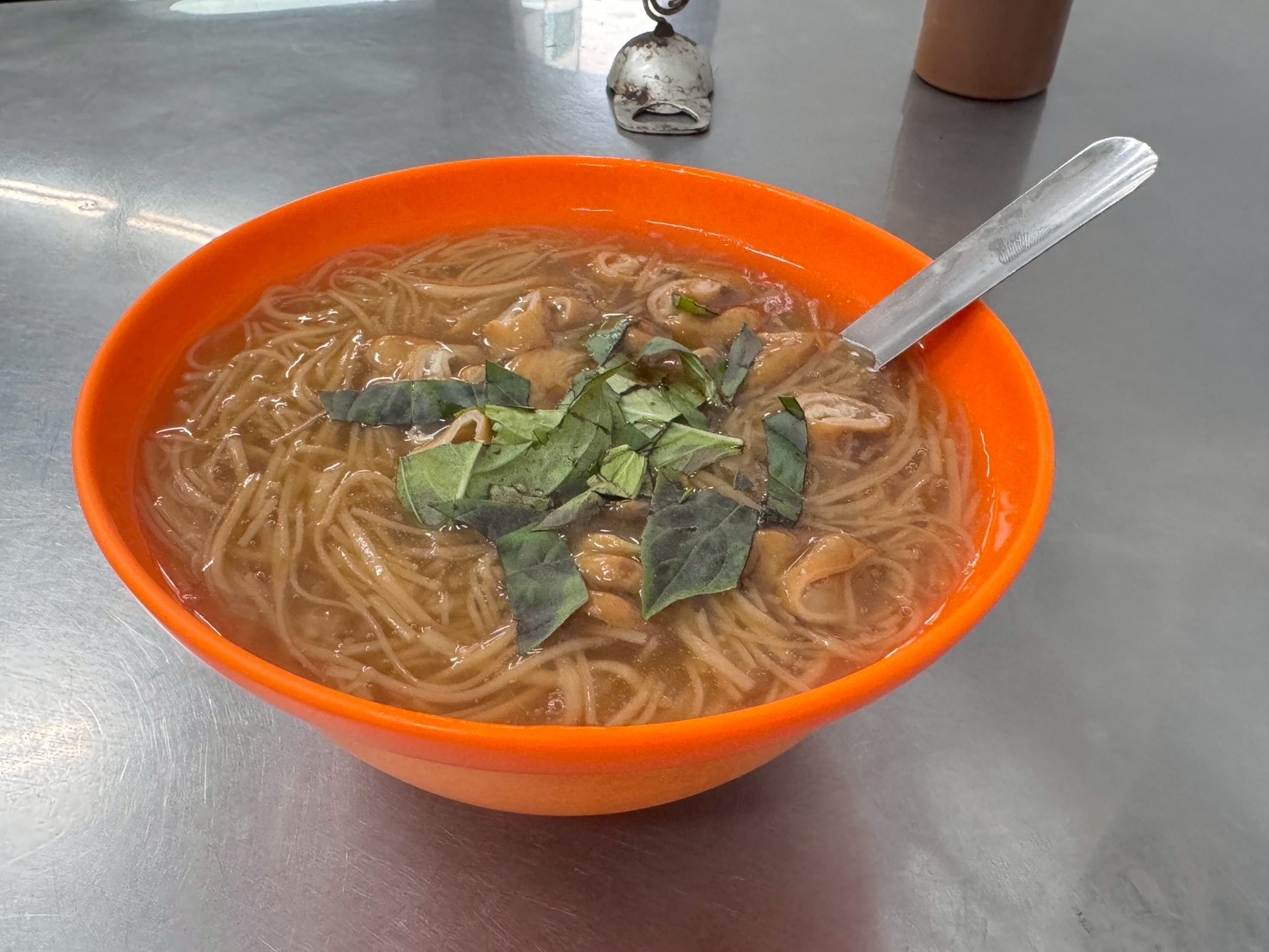 ｜食記-新北市蘆洲區｜三角公園大腸麵線｜帶點甜味的蘆洲古早味麵線老店，大腸鹹香好咀嚼加點辣椒風味更好~