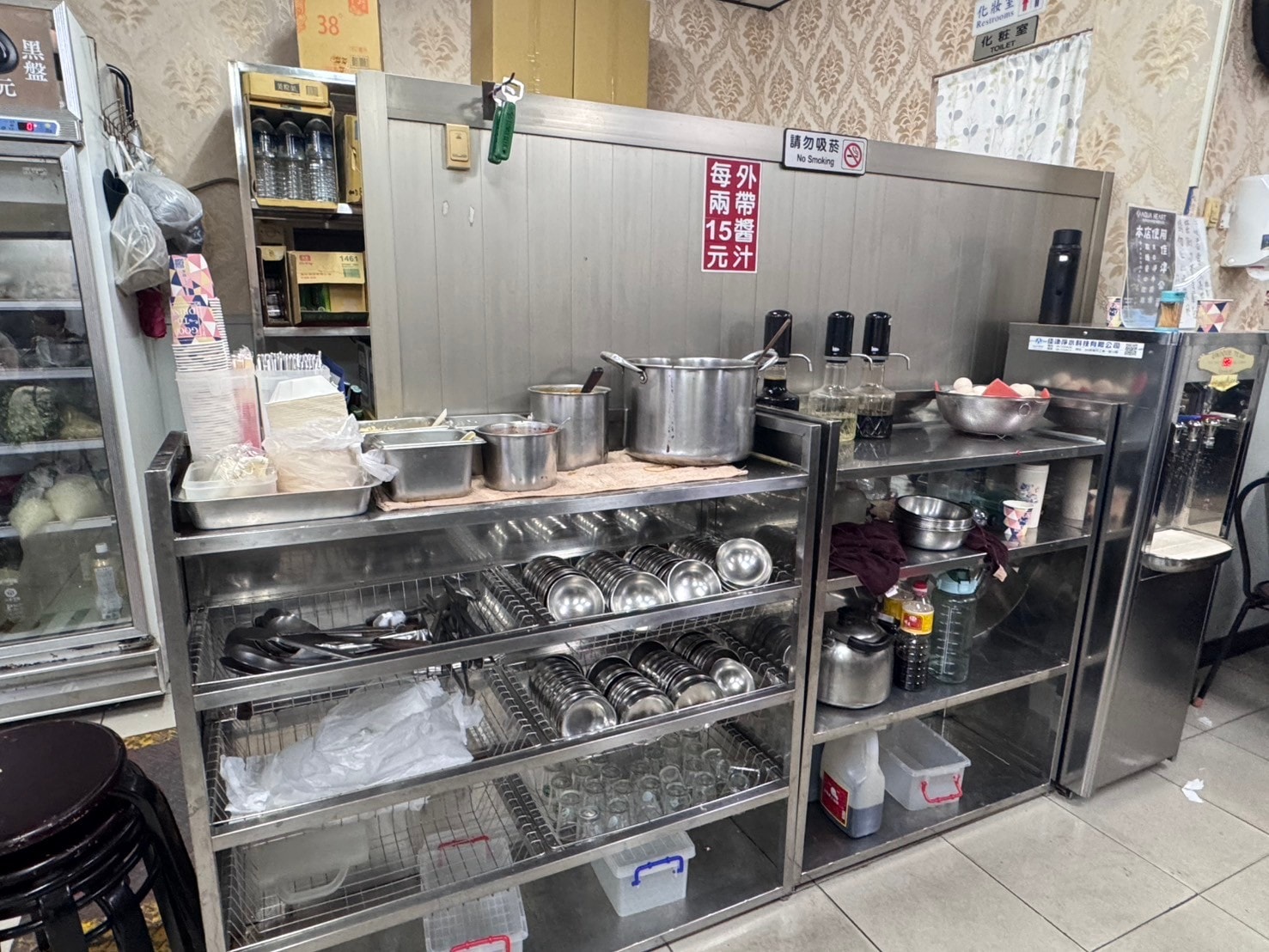 ｜食記-屏東縣屏東市｜新園汕頭火鍋｜屏東夜市30年汕頭火鍋，招牌手切降霜牛肉必點，電話打爆也不一定訂的到位的人氣火鍋店！