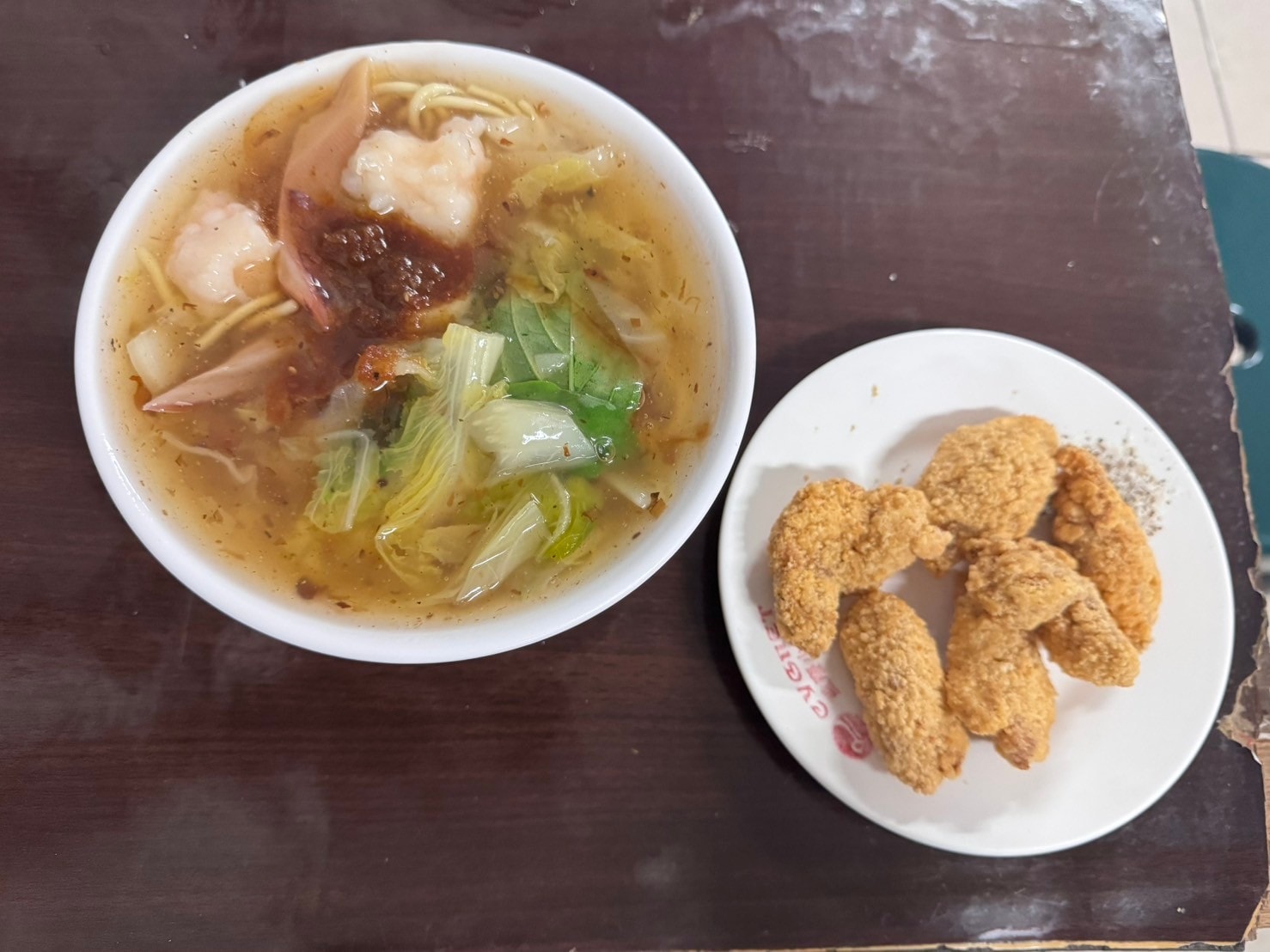 ｜食記-屏東縣屏東市｜洪家𩵚魠魚羹魷魚羹蝦仁羹｜屏東在地羹類小吃，白菜熬煮湯頭清甜台南風味，三種羹類各有特色都美味~