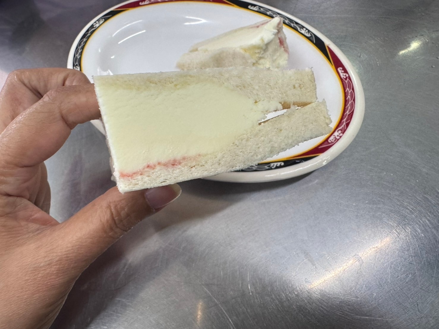 ｜食記-屏東縣屏東市｜秋林牛乳大王｜走過半世紀老字號冰品，用料大方食材新鮮，冰品跟飲料都是人氣商品