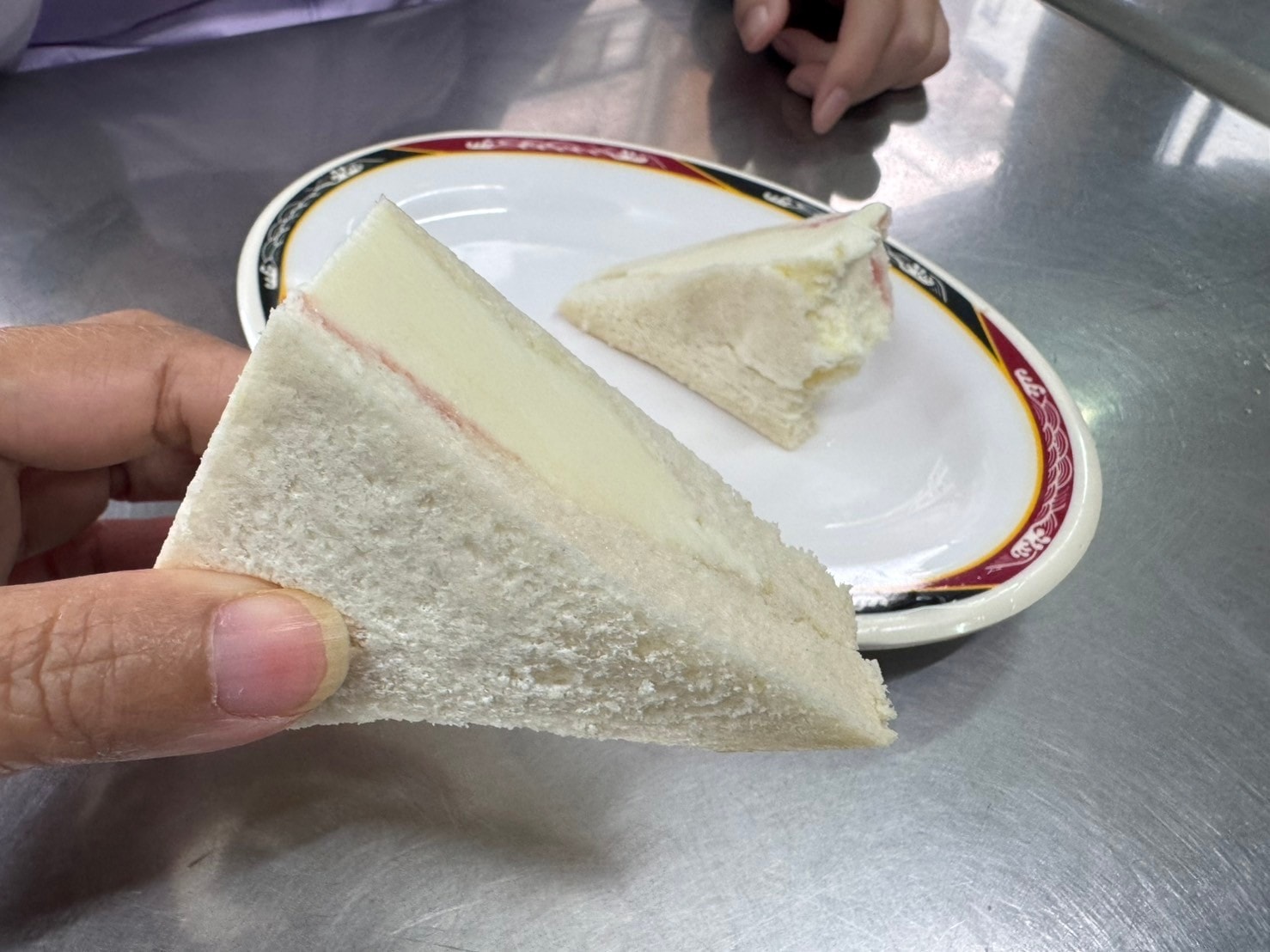 ｜食記-屏東縣屏東市｜秋林牛乳大王｜走過半世紀老字號冰品，用料大方食材新鮮，冰品跟飲料都是人氣商品