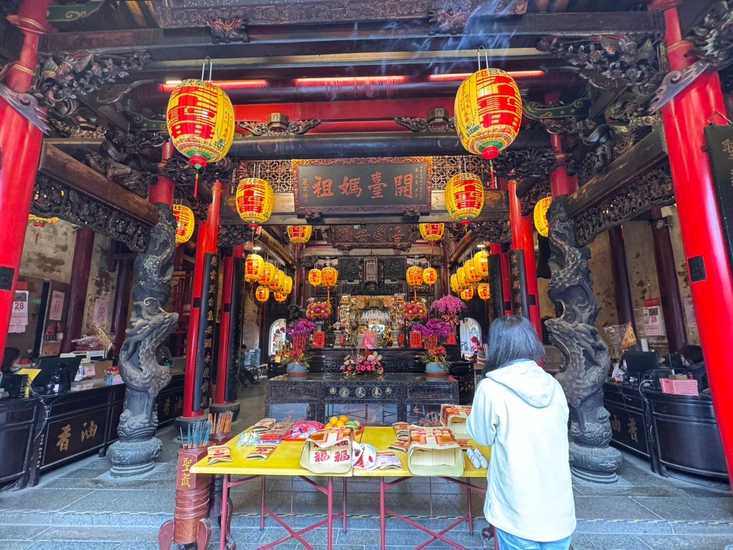 ｜食記-嘉義縣新港鄉｜新港鴨肉羹｜新港奉天宮必吃鴨肉羹老店，料多鍋氣十足超美味，吃不過癮也可以冷凍包回家繼續享用喔~