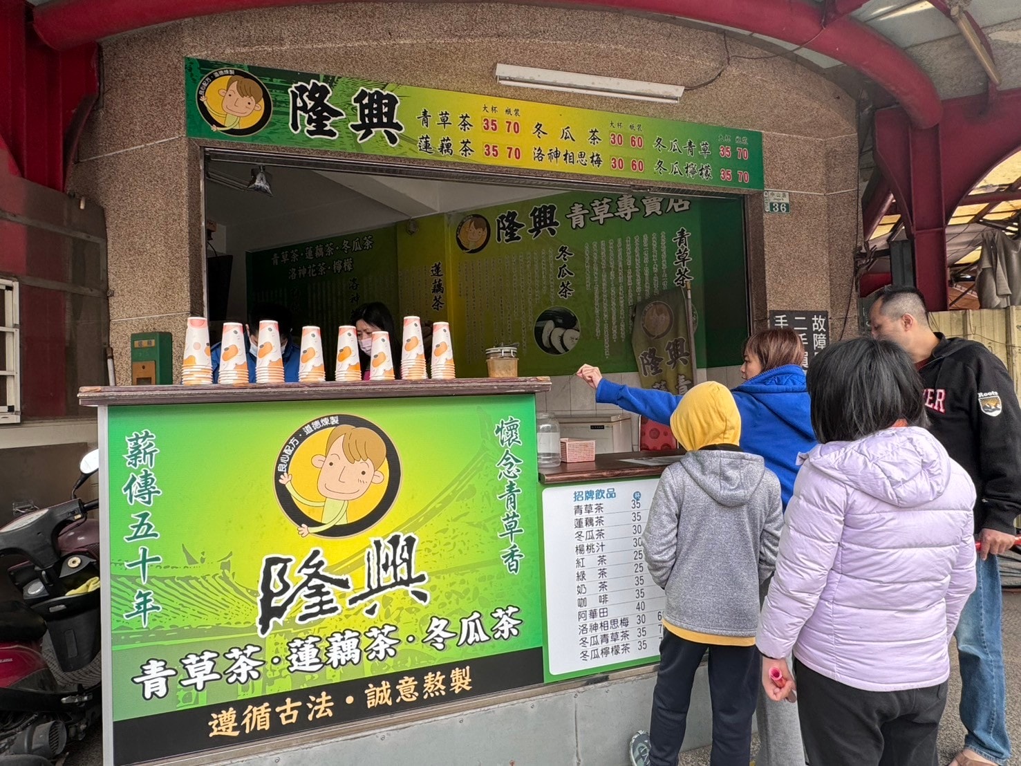 ｜食記-嘉義縣新港鄉｜新港鴨肉羹｜新港奉天宮必吃鴨肉羹老店，料多鍋氣十足超美味，吃不過癮也可以冷凍包回家繼續享用喔~
