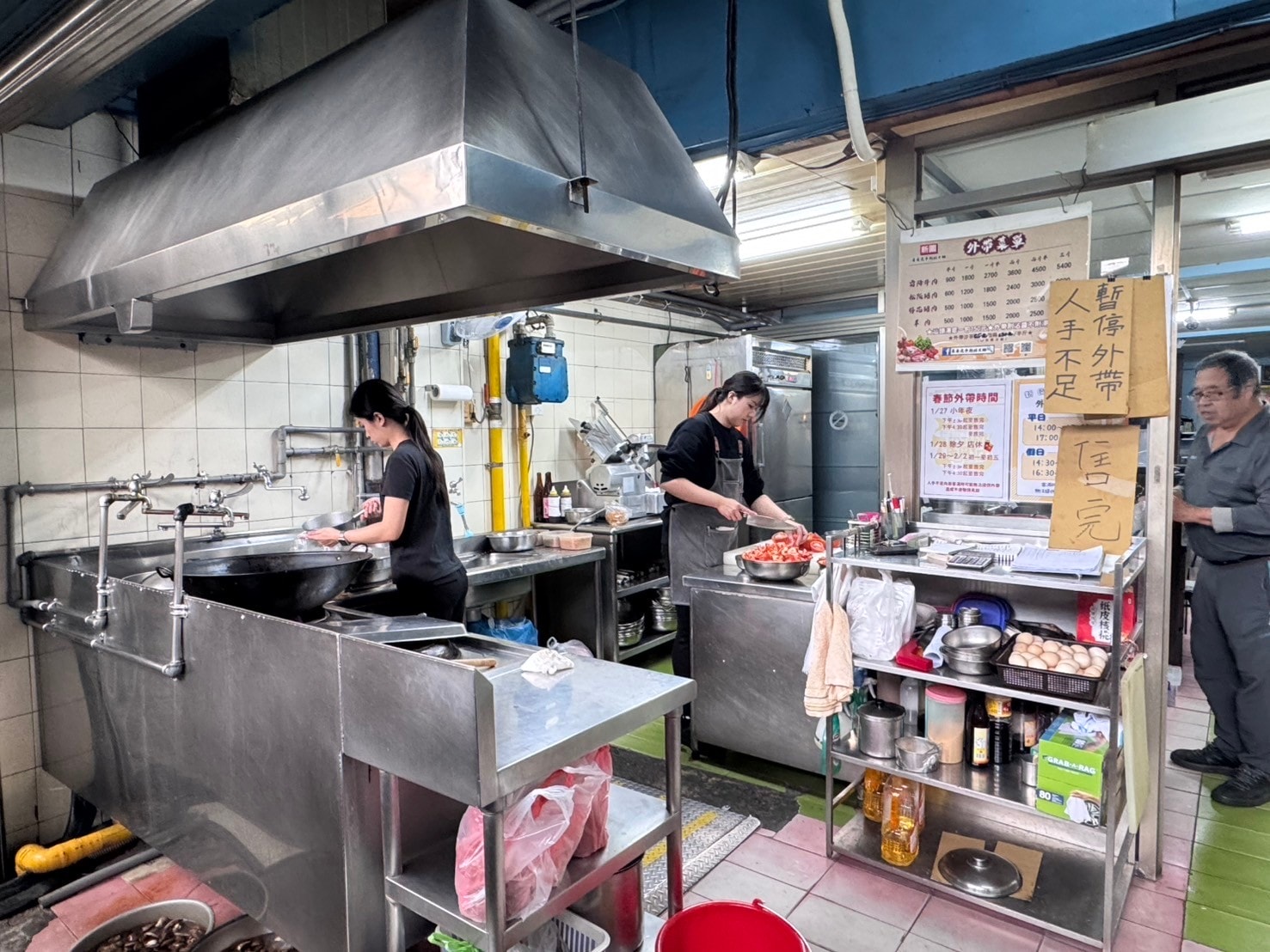 ｜食記-屏東縣屏東市｜新園汕頭火鍋｜屏東夜市30年汕頭火鍋，招牌手切降霜牛肉必點，電話打爆也不一定訂的到位的人氣火鍋店！