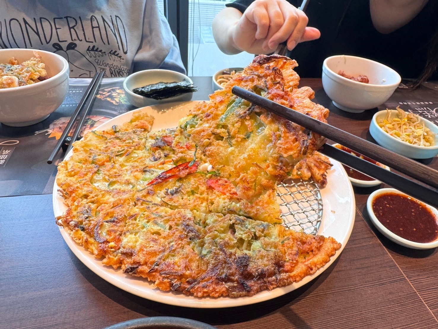 ｜食記-台北市信義區｜涓豆腐(統一時代店)｜集結傳統與創意的韓式料理，環境舒適服務好，異國料理聚餐好選擇~