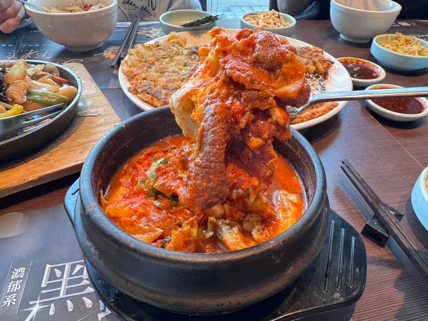 ｜食記-台北市信義區｜涓豆腐(統一時代店)｜集結傳統與創意的韓式料理，環境舒適服務好，異國料理聚餐好選擇~