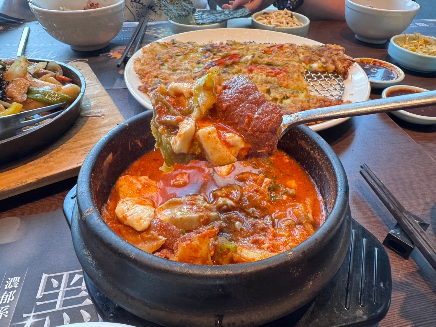 ｜食記-台北市信義區｜涓豆腐(統一時代店)｜集結傳統與創意的韓式料理，環境舒適服務好，異國料理聚餐好選擇~