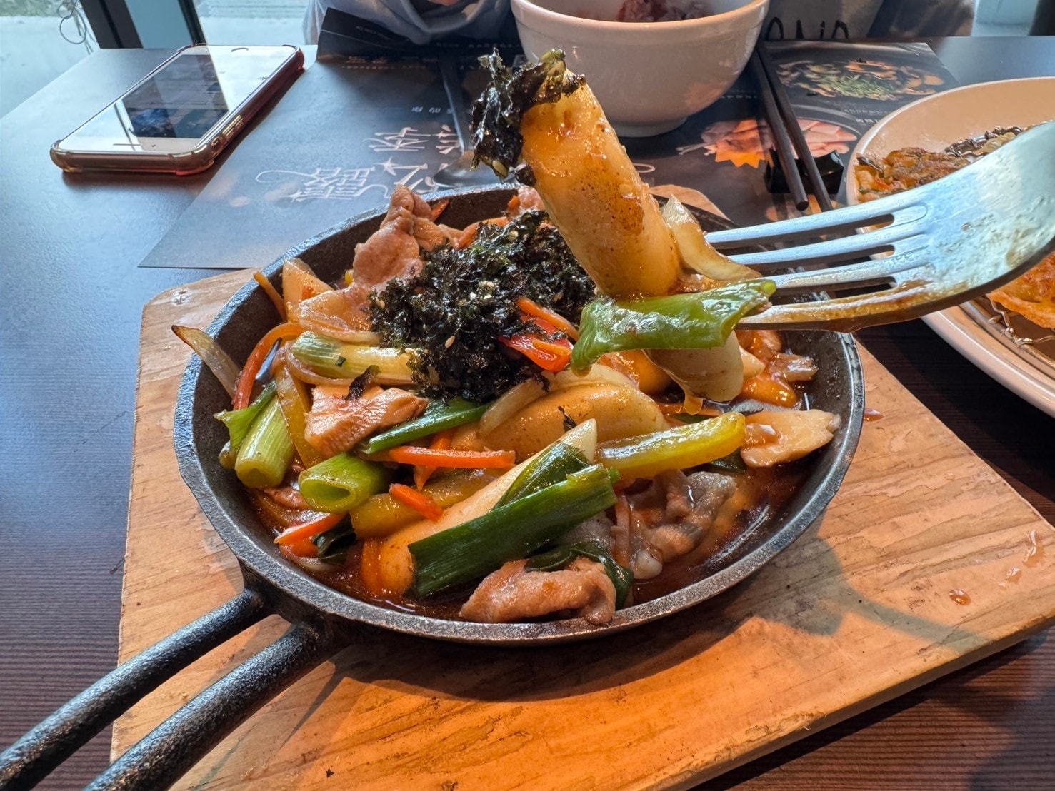 ｜食記-台北市信義區｜涓豆腐(統一時代店)｜集結傳統與創意的韓式料理，環境舒適服務好，異國料理聚餐好選擇~