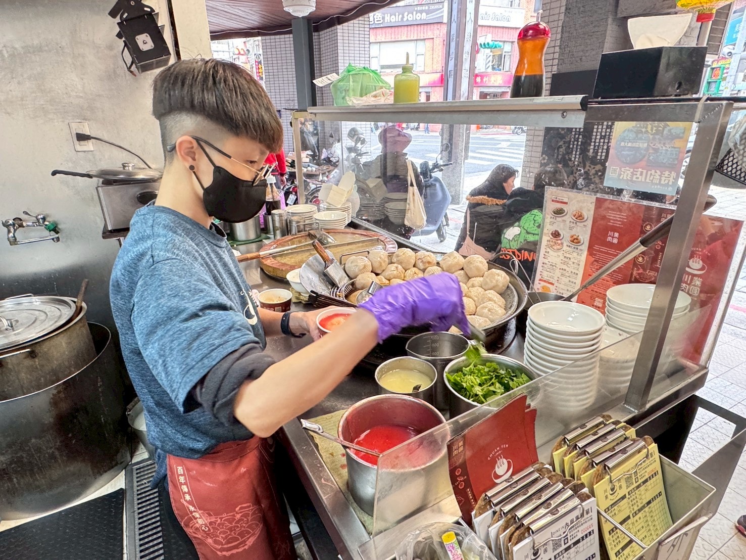 |食記-台北市萬華區|川業肉圓|龍山寺百年肉圓老店,酥炸肉圓大顆紅糟內餡飽滿料多,有到附近可以來吃一下喔~ - 第16張圖 |食記-台北市萬華區|川業肉圓|龍山寺百年肉圓老店,酥炸肉圓大顆紅糟內餡飽滿料多,有到附近可以來吃一下喔~