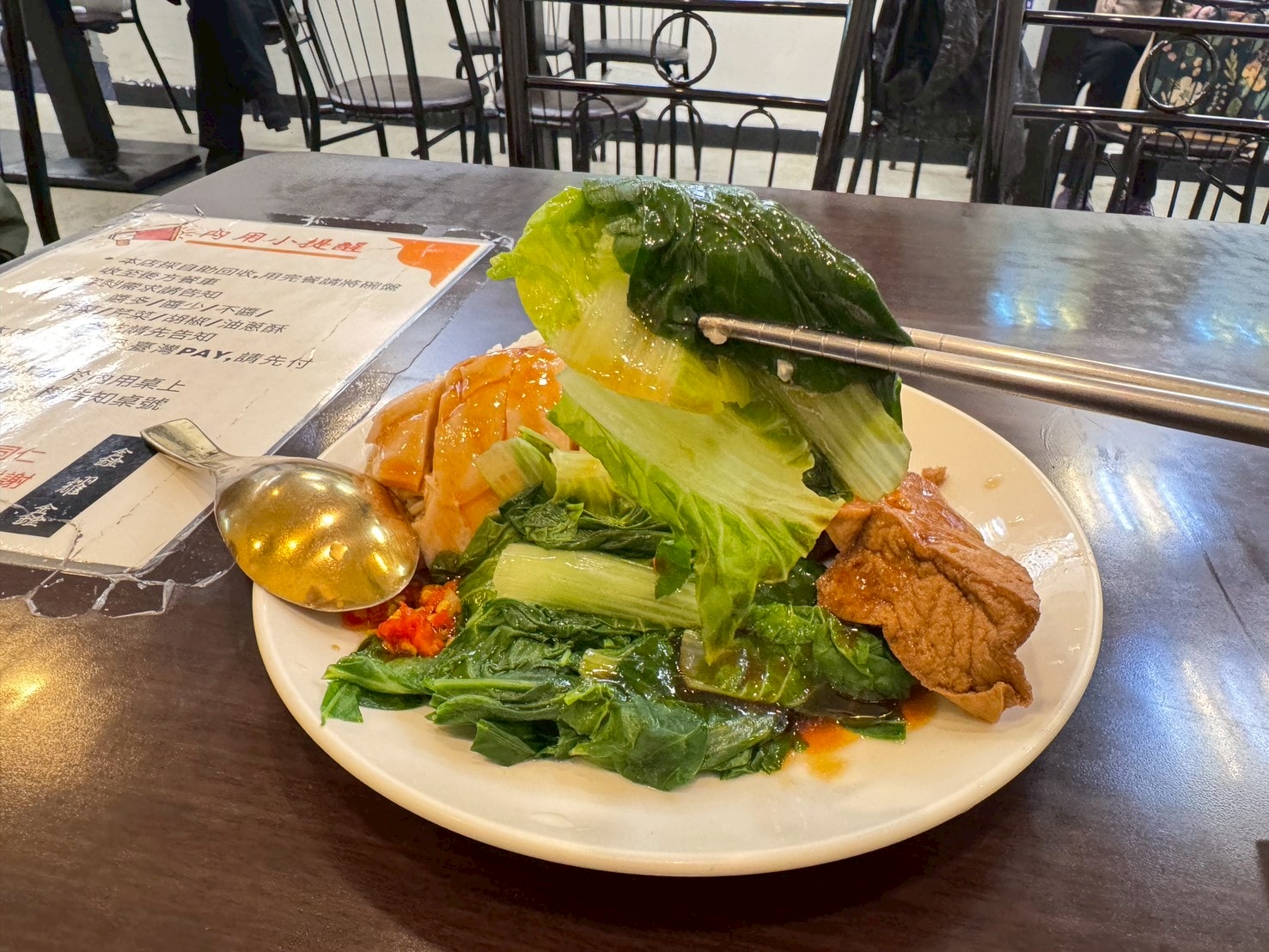 |食記-台北市中正區|鑫耀鑫|台北車站雞肉飯,用餐環境乾淨舒適,吃麵吃飯這邊通通都有~ - 第11張圖 |食記-台北市中正區|鑫耀鑫|台北車站雞肉飯,用餐環境乾淨舒適,吃麵吃飯這邊通通都有~