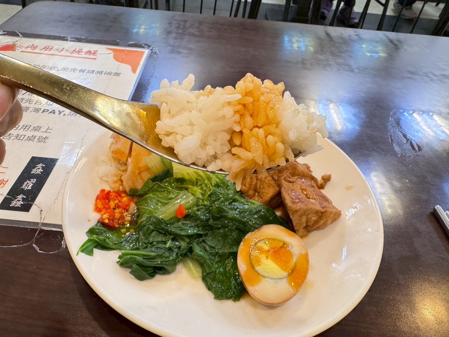 |食記-台北市中正區|鑫耀鑫|台北車站雞肉飯,用餐環境乾淨舒適,吃麵吃飯這邊通通都有~ - 第15張圖 |食記-台北市中正區|鑫耀鑫|台北車站雞肉飯,用餐環境乾淨舒適,吃麵吃飯這邊通通都有~