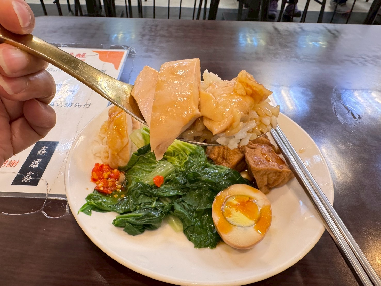 |食記-台北市中正區|鑫耀鑫|台北車站雞肉飯,用餐環境乾淨舒適,吃麵吃飯這邊通通都有~ - 第16張圖 |食記-台北市中正區|鑫耀鑫|台北車站雞肉飯,用餐環境乾淨舒適,吃麵吃飯這邊通通都有~