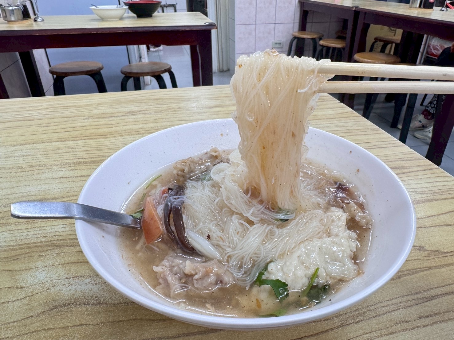 ｜食記-台北市中山區｜大直肉圓｜大直捷運附近肉圓老店，皮Q餡料飽滿醬美味，還有羹湯及麵線可以選擇喔~