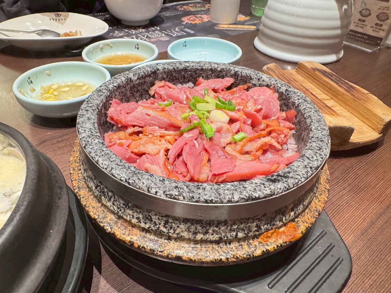 ｜食記-台北市信義區｜涓豆腐(統一時代店)｜集結傳統與創意的韓式料理，環境舒適服務好，異國料理聚餐好選擇~