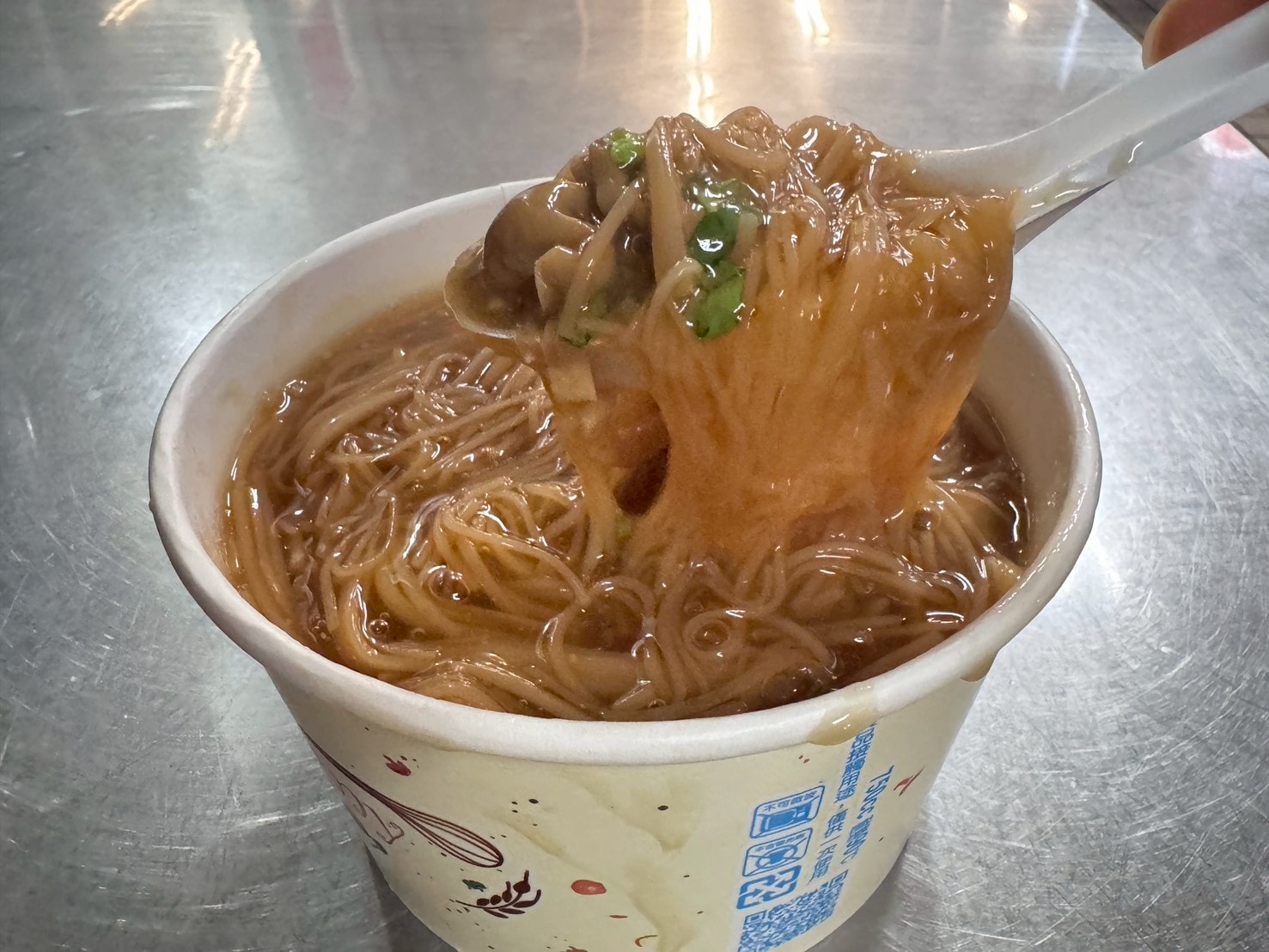 |食記-台北市北投區|豐年公園口大腸麵線|北投站人氣麵線攤車,麵線美味還加了蘿蔔絲及豆皮絲口味獨特,來捧場的幾乎都是在地人~ - 第10張圖 |食記-台北市北投區|豐年公園口大腸麵線|北投站人氣麵線攤車,麵線美味還加了蘿蔔絲及豆皮絲口味獨特,來捧場的幾乎都是在地人~