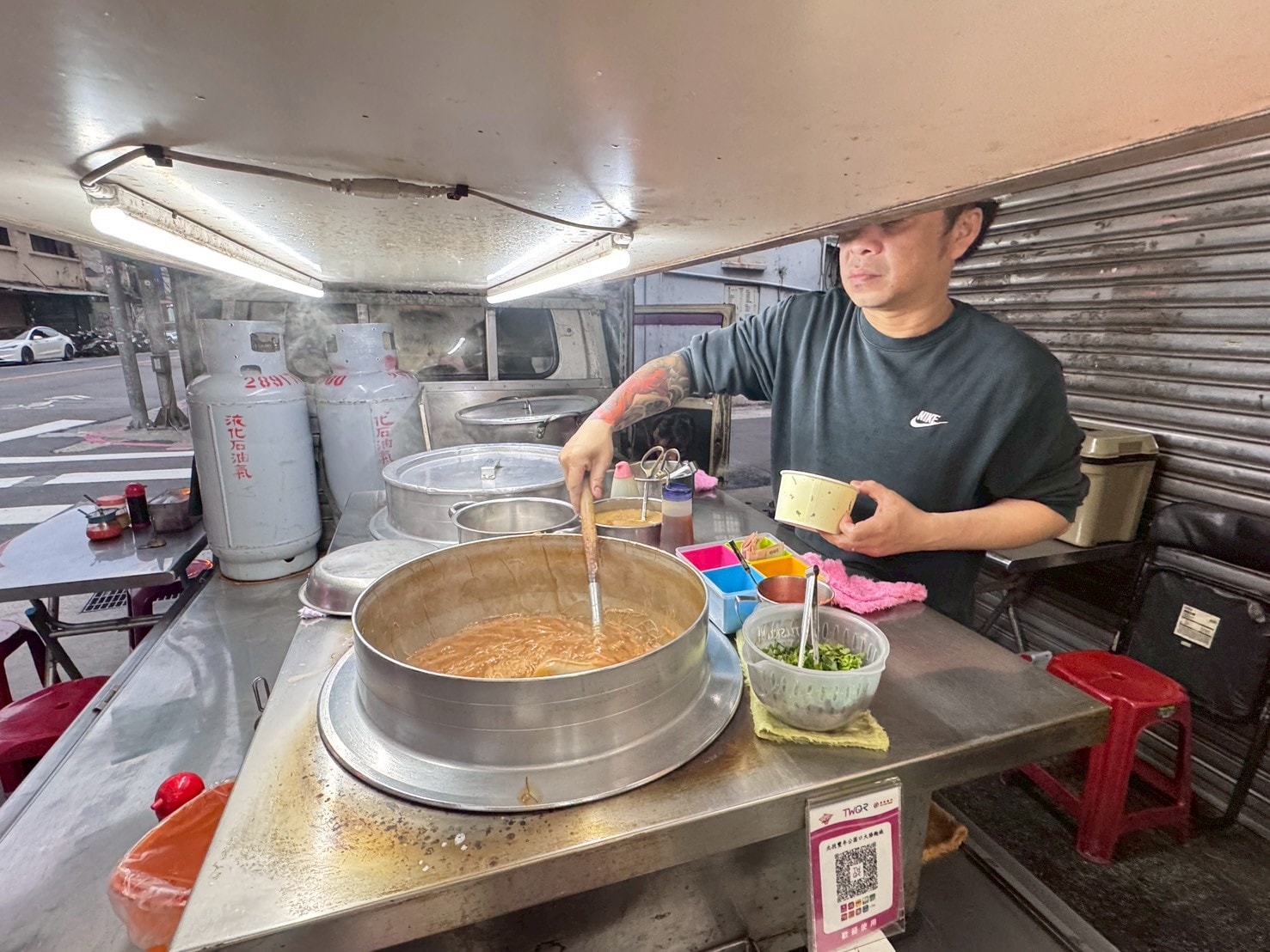 |食記-台北市北投區|豐年公園口大腸麵線|北投站人氣麵線攤車,麵線美味還加了蘿蔔絲及豆皮絲口味獨特,來捧場的幾乎都是在地人~ - 第6張圖 |食記-台北市北投區|豐年公園口大腸麵線|北投站人氣麵線攤車,麵線美味還加了蘿蔔絲及豆皮絲口味獨特,來捧場的幾乎都是在地人~