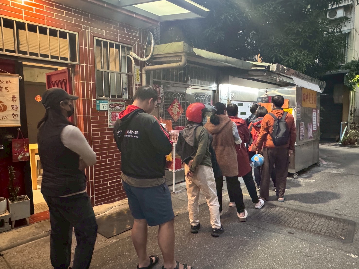 ｜食記-新北市三重區｜田中臭豆腐｜周休五日的巷弄內低調臭豆腐，酥香泡菜多的臭豆腐+料爆多的豬血湯只要百元！