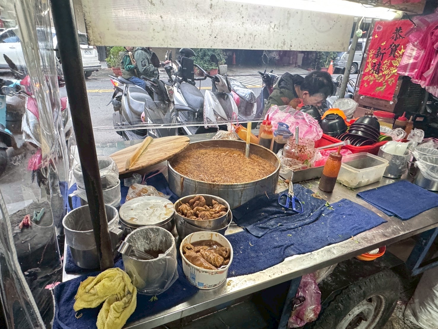 |食記-新北市三重區|阿倍麵線|三重人氣大腸麵線!重口味麵線加上軟中帶嚼勁的滷透大腸,麵線控可以來試試看! - 第20張圖 |食記-新北市三重區|阿倍麵線|三重人氣大腸麵線!重口味麵線加上軟中帶嚼勁的滷透大腸,麵線控可以來試試看!