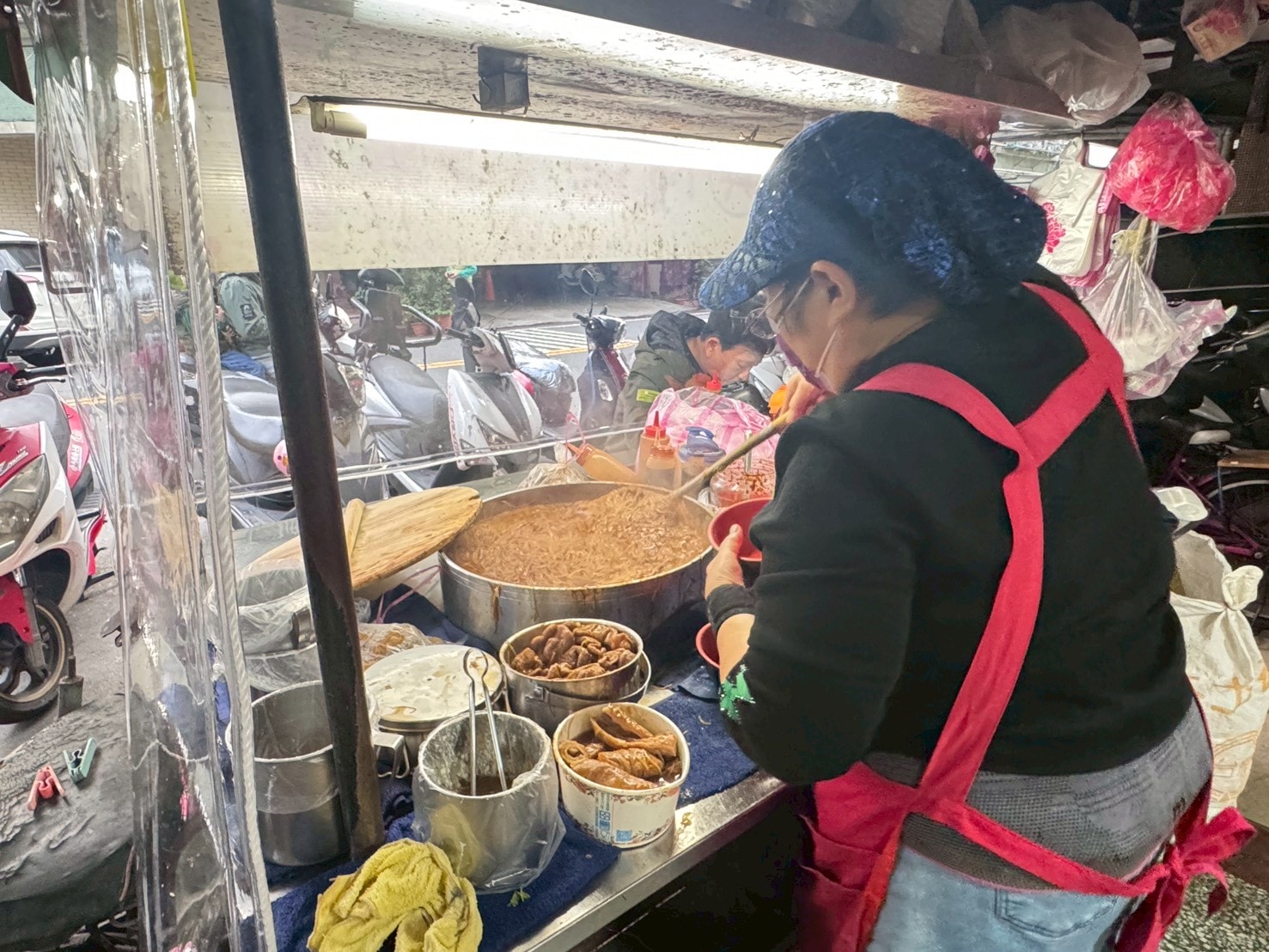 |食記-新北市三重區|阿倍麵線|三重人氣大腸麵線!重口味麵線加上軟中帶嚼勁的滷透大腸,麵線控可以來試試看! - 第9張圖 |食記-新北市三重區|阿倍麵線|三重人氣大腸麵線!重口味麵線加上軟中帶嚼勁的滷透大腸,麵線控可以來試試看!