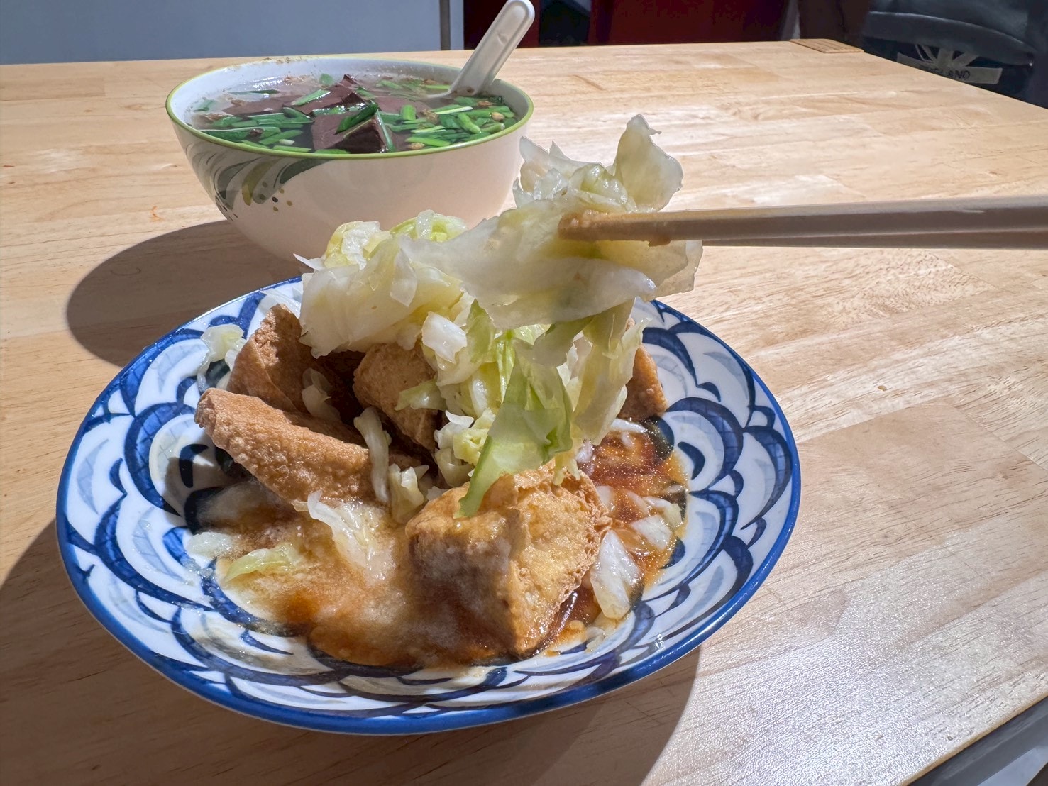 ｜食記-新北市三重區｜田中臭豆腐｜周休五日的巷弄內低調臭豆腐，酥香泡菜多的臭豆腐+料爆多的豬血湯只要百元！
