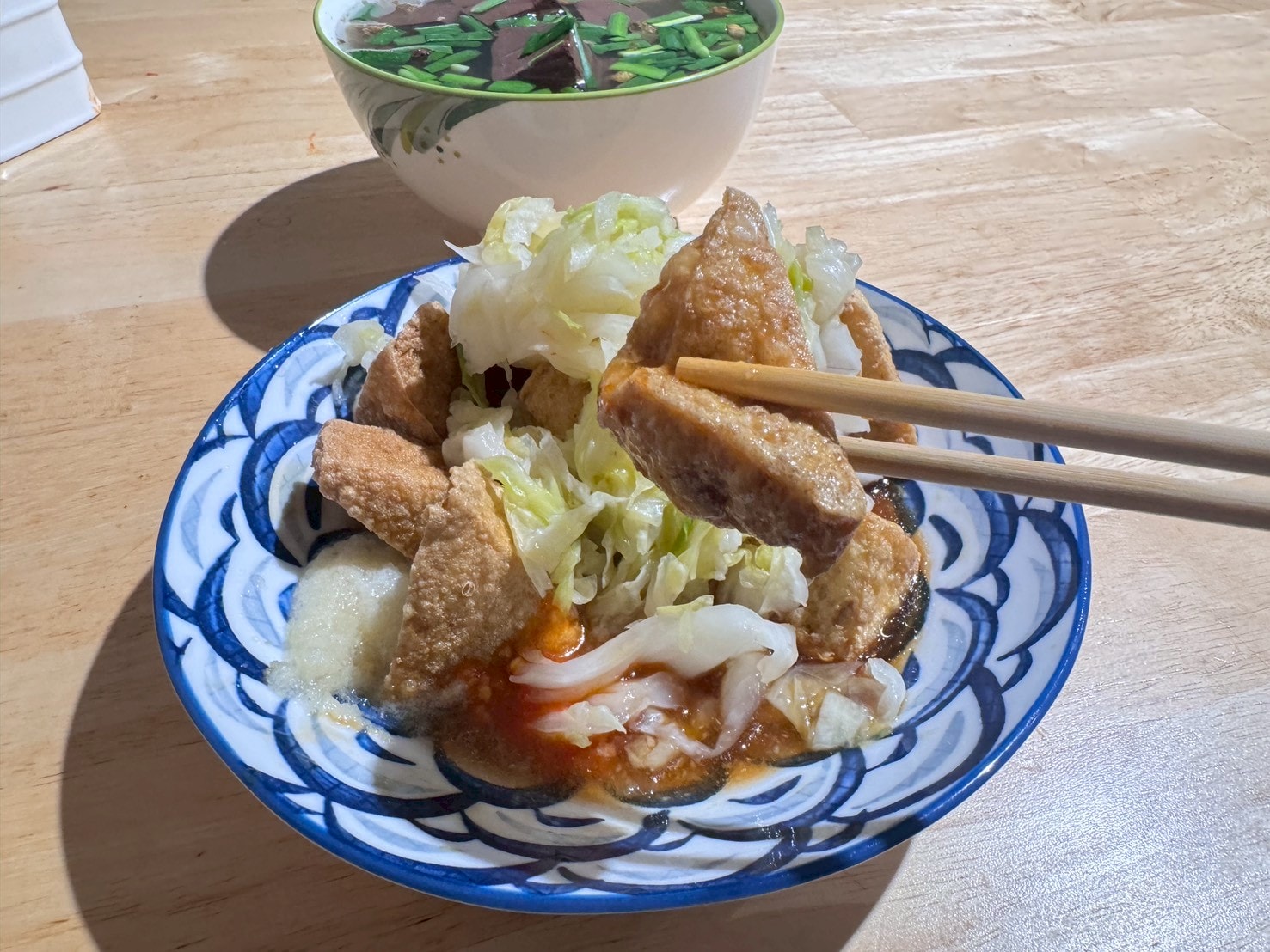 ｜食記-新北市三重區｜田中臭豆腐｜周休五日的巷弄內低調臭豆腐，酥香泡菜多的臭豆腐+料爆多的豬血湯只要百元！