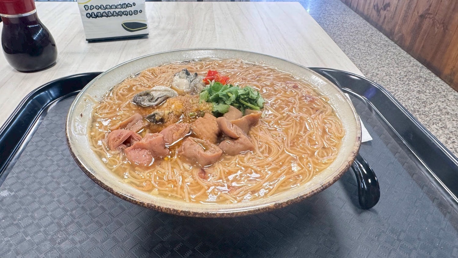 ｜食記-新北市蘆洲區｜麵線府｜新開幕複合式麵線店！麵線、咖哩飯及丼飯都有，麵線份量足味道好，大腸入味蚵仔新鮮，加店家自製辣椒更美味~