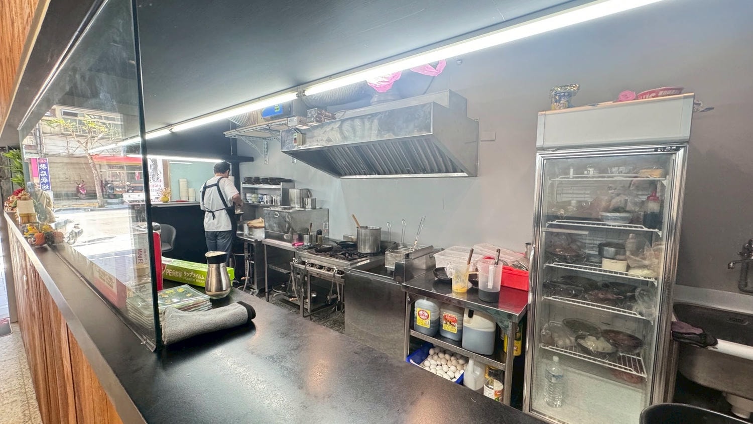 ｜食記-新北市蘆洲區｜麵線府｜新開幕複合式麵線店！麵線、咖哩飯及丼飯都有，麵線份量足味道好，大腸入味蚵仔新鮮，加店家自製辣椒更美味~