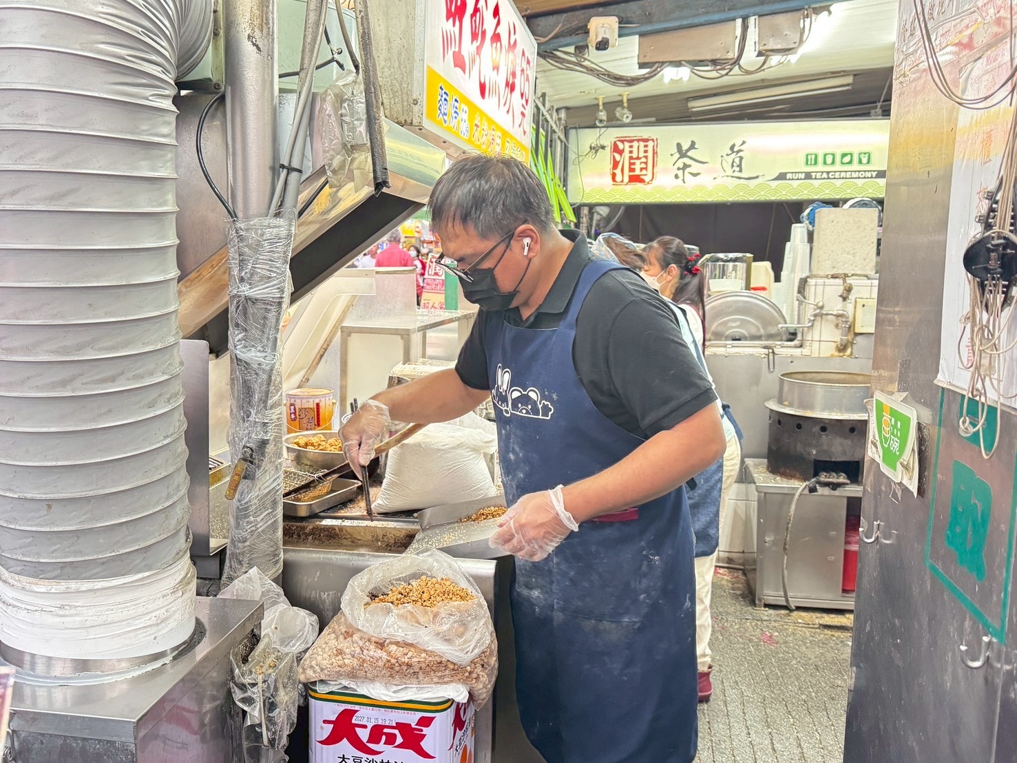 ｜食記-屏東縣屏東市｜民族夜市土魠魚羹｜屏東夜市排隊土魠魚羹，湯頭清甜魚塊香酥鮮嫩，好吃到我午晚各一碗都沒問題！