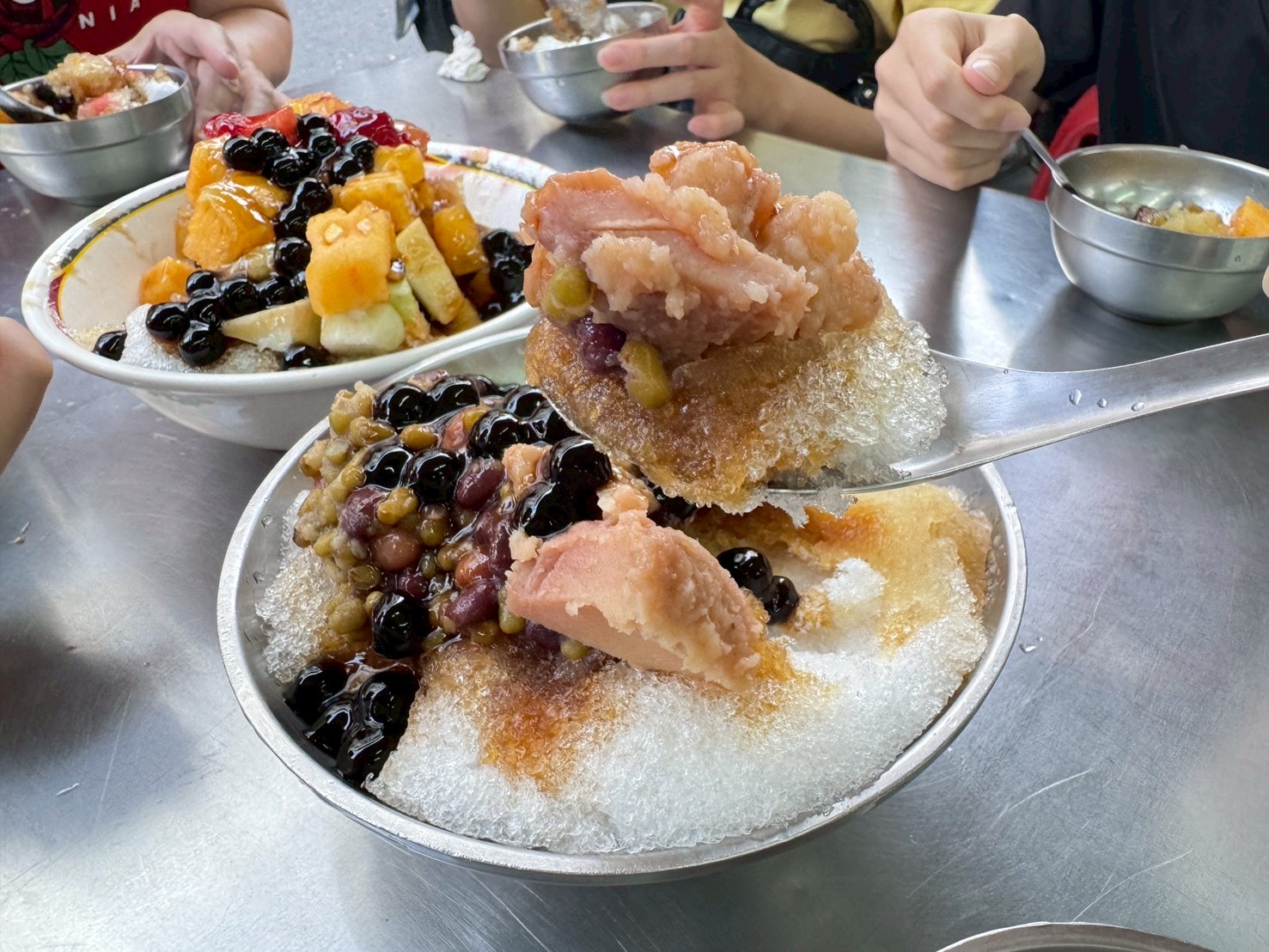 ｜食記-屏東縣屏東市｜秋林牛乳大王｜走過半世紀老字號冰品，用料大方食材新鮮，冰品跟飲料都是人氣商品