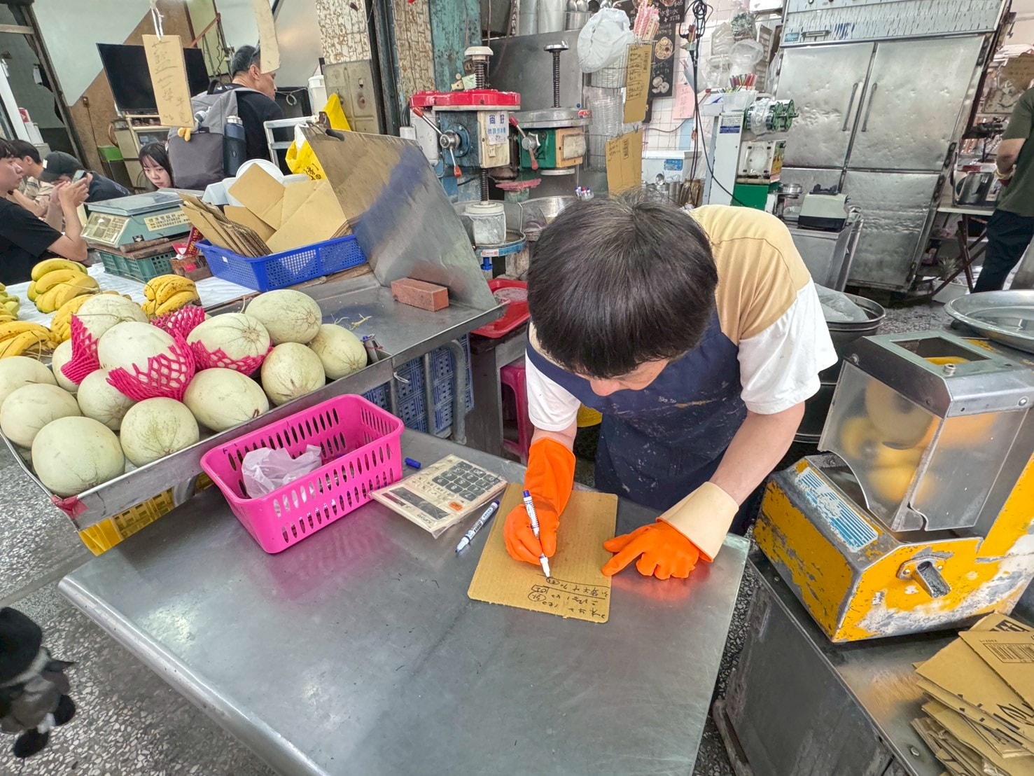｜食記-屏東縣屏東市｜秋林牛乳大王｜走過半世紀老字號冰品，用料大方食材新鮮，冰品跟飲料都是人氣商品