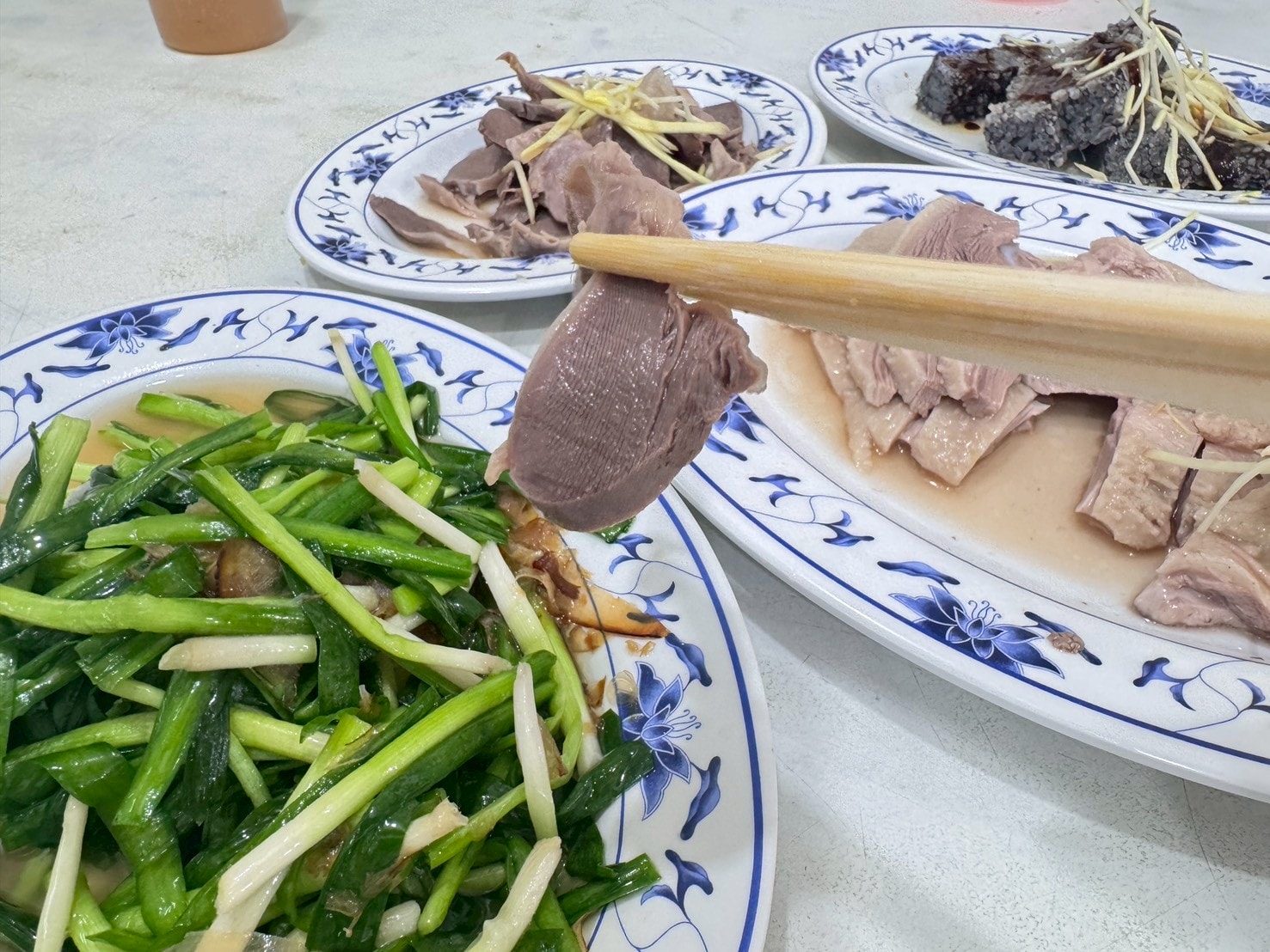｜食記-嘉義縣民雄鄉｜正宗民雄鵝肉亭｜估狗破萬評價真的不是灌水的！鵝肉大盤鮮嫩又多汁，隨意點都好吃又平價！