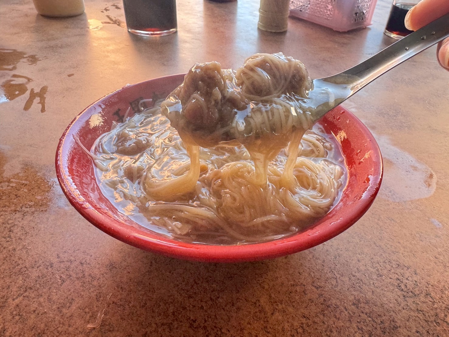｜食記-彰化縣鹿港鎮｜王罔麵線糊｜鹿港老街百年麵線糊，麵線糊清甜順口，人潮與人氣不墜的人氣老店~