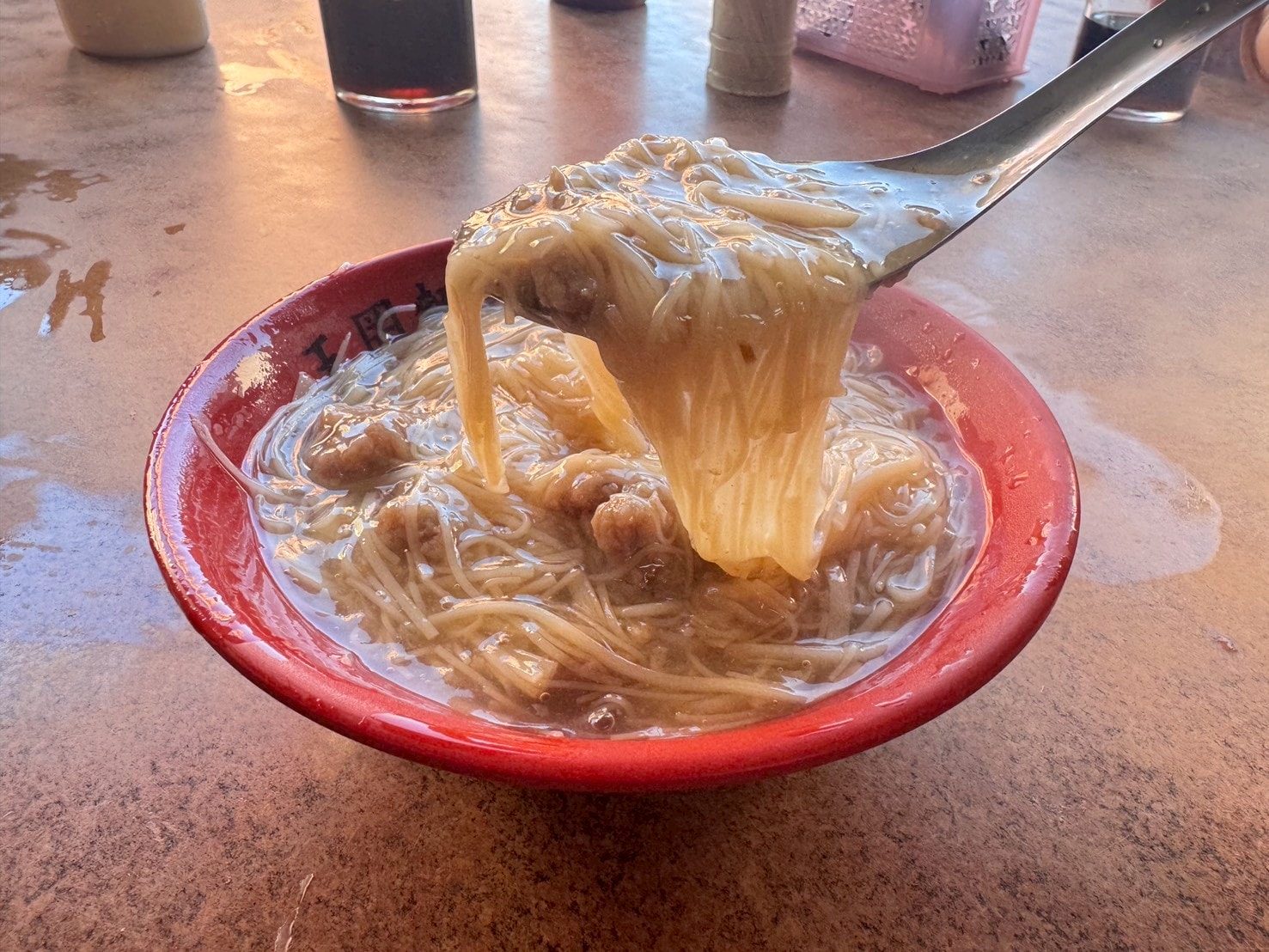 ｜食記-彰化縣鹿港鎮｜王罔麵線糊｜鹿港老街百年麵線糊，麵線糊清甜順口，人潮與人氣不墜的人氣老店~