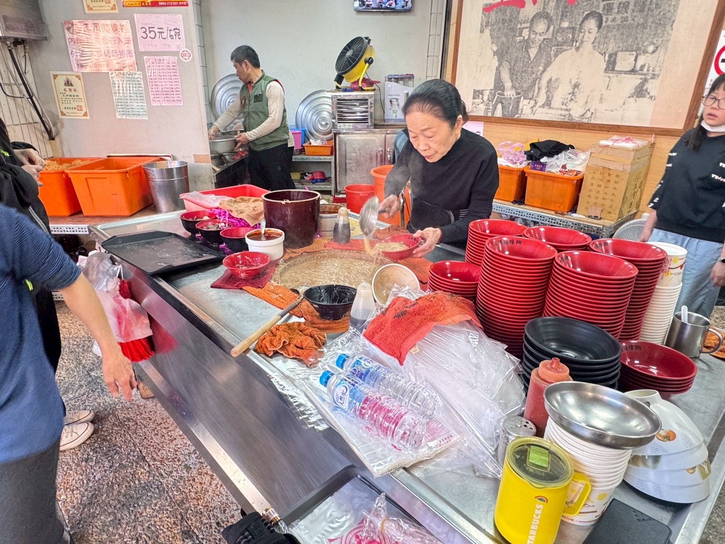 ｜食記-彰化縣鹿港鎮｜王罔麵線糊｜鹿港老街百年麵線糊，麵線糊清甜順口，人潮與人氣不墜的人氣老店~