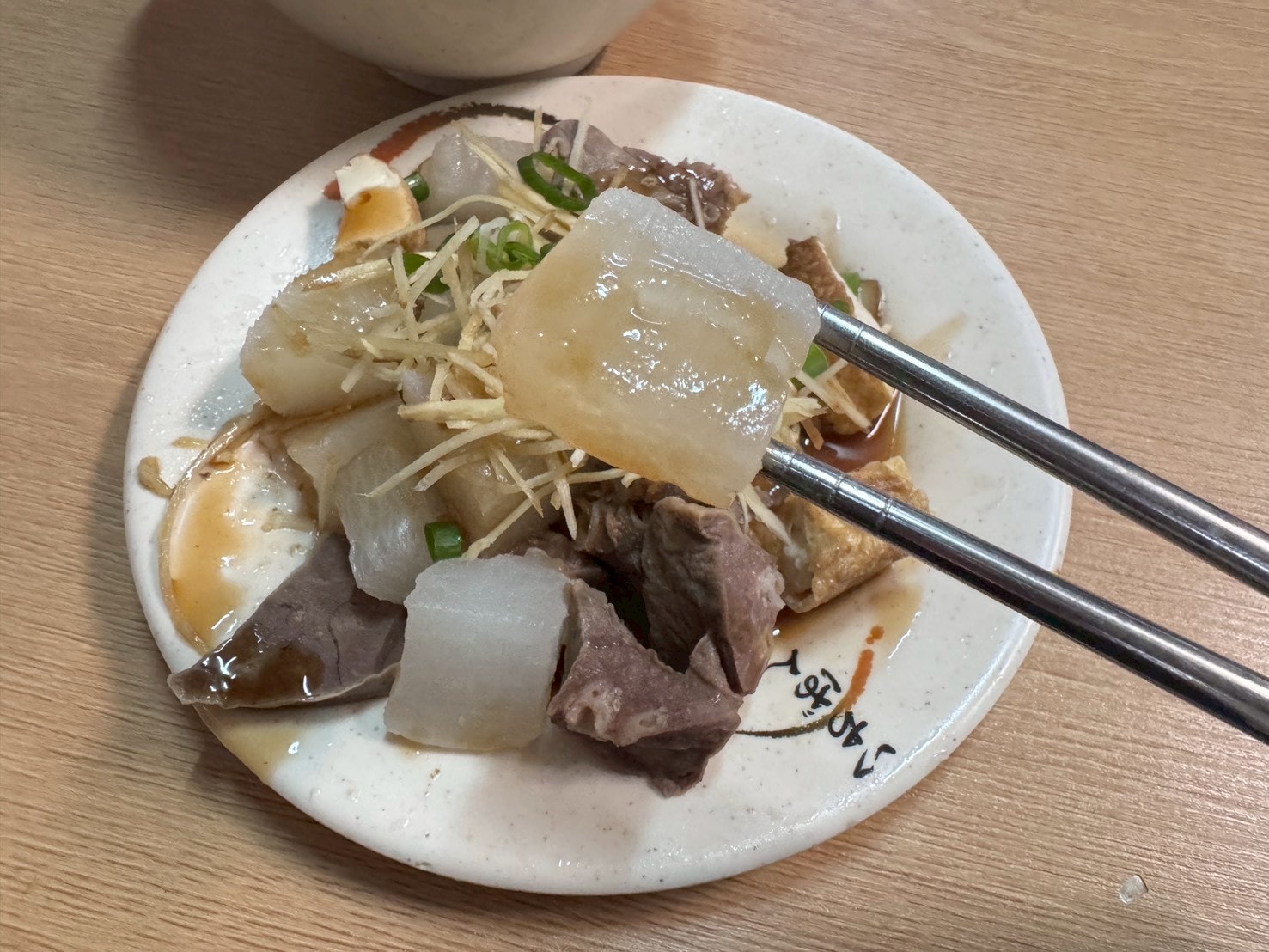 食記-台北市大同區｜69年老店麵攤(米粉湯)｜巷弄內的老店米粉湯，米粉湯頭濃郁溫順，內臟小菜也處理的很不錯喔~