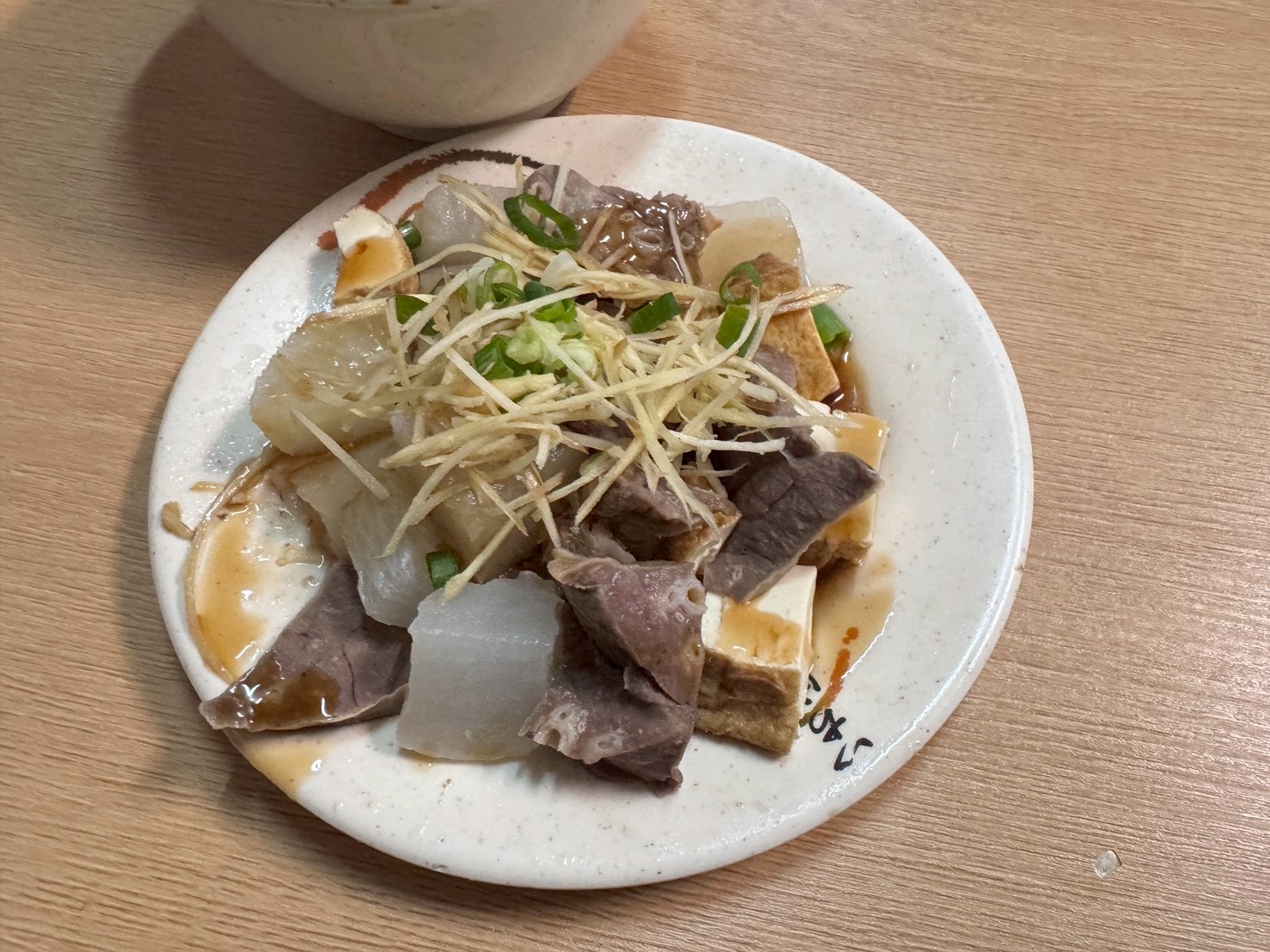 食記-台北市大同區｜69年老店麵攤(米粉湯)｜巷弄內的老店米粉湯，米粉湯頭濃郁溫順，內臟小菜也處理的很不錯喔~