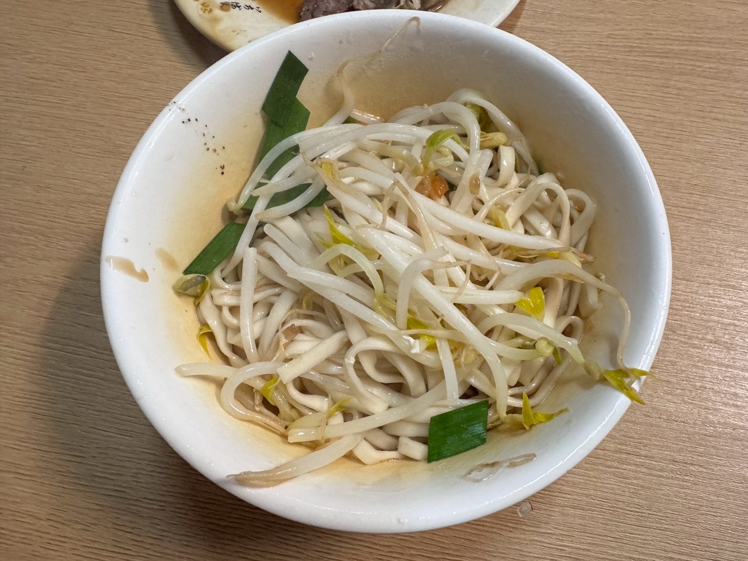 食記-台北市大同區｜69年老店麵攤(米粉湯)｜巷弄內的老店米粉湯，米粉湯頭濃郁溫順，內臟小菜也處理的很不錯喔~