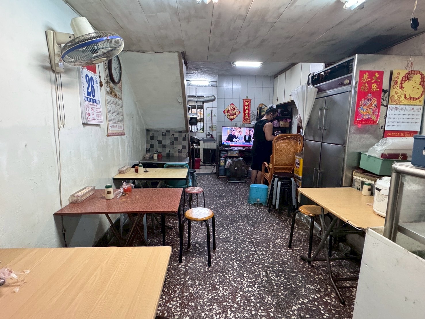 食記-台北市大同區｜69年老店麵攤(米粉湯)｜巷弄內的老店米粉湯，米粉湯頭濃郁溫順，內臟小菜也處理的很不錯喔~