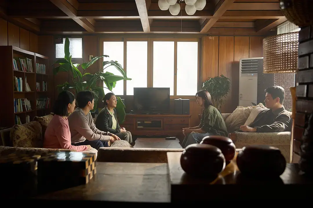 |韓國電影|醜得要命|一具突如其來的屍體,反映出被美醜綁架的扭曲社會~ - 第6張圖 |韓國電影|醜得要命|一具突如其來的屍體,反映出被美醜綁架的扭曲社會~