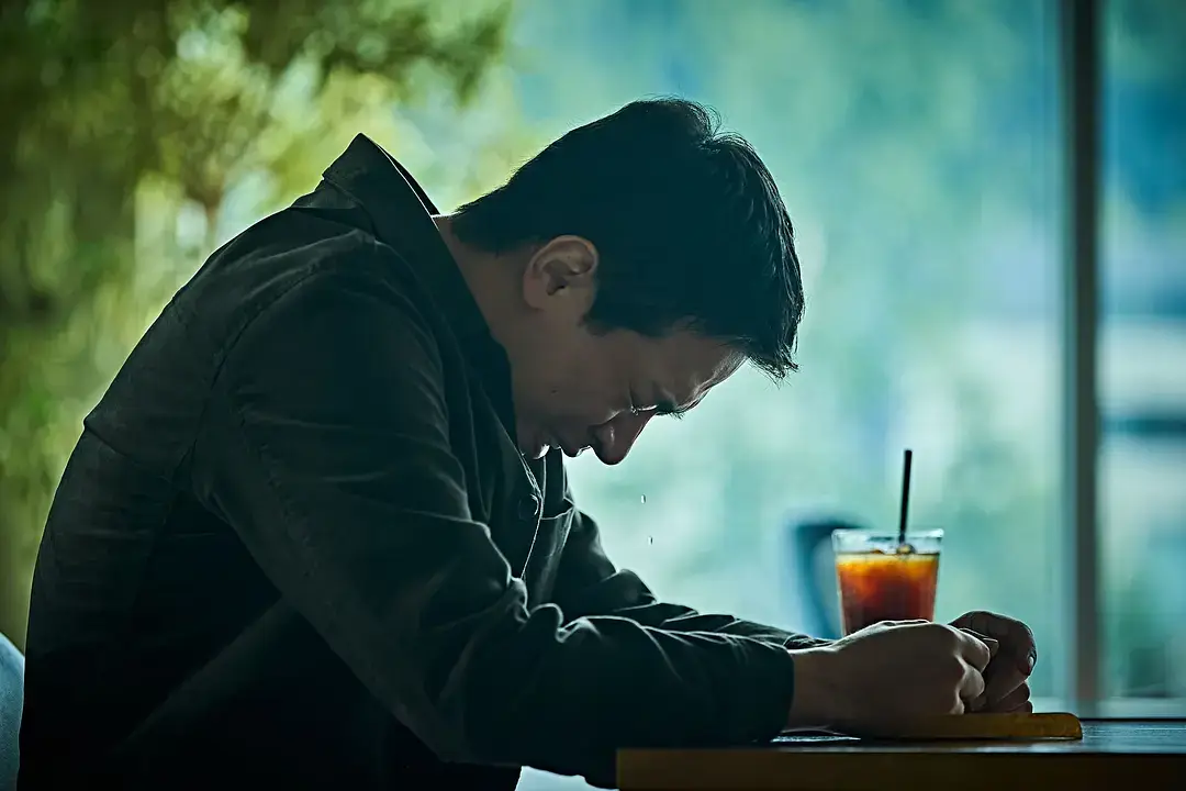 ｜韓國電影｜醜得要命｜一具突如其來的屍體，反映出被美醜綁架的扭曲社會~