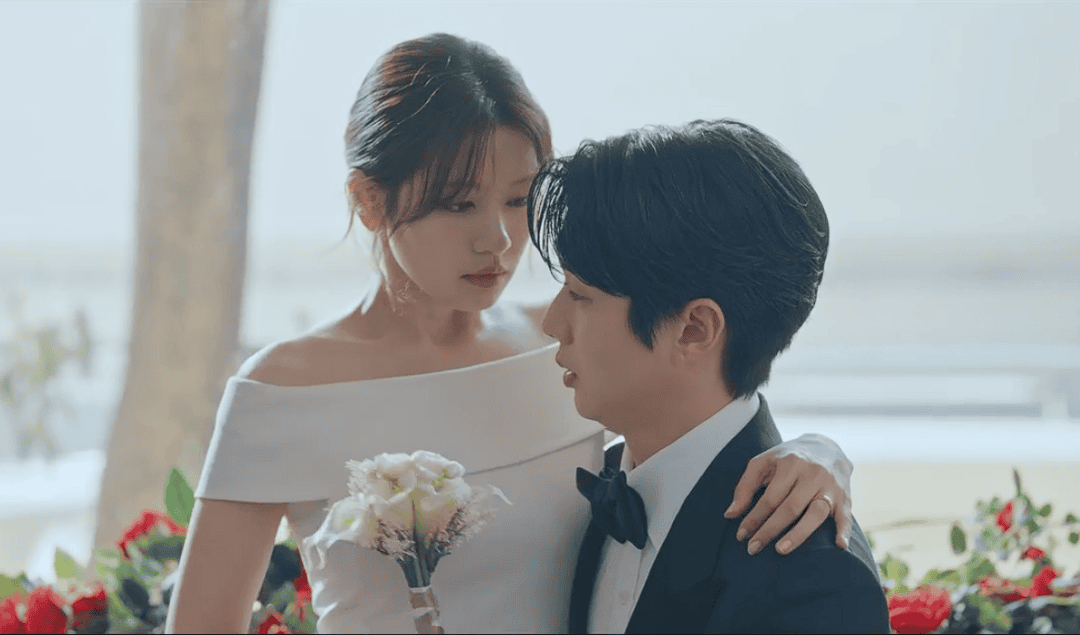 ｜韓劇劇透分享｜宇宙Merry Me｜假結婚蹦出愛的火花，老掉牙的浪漫喜劇，男女主角演的不錯但內容後繼無力~