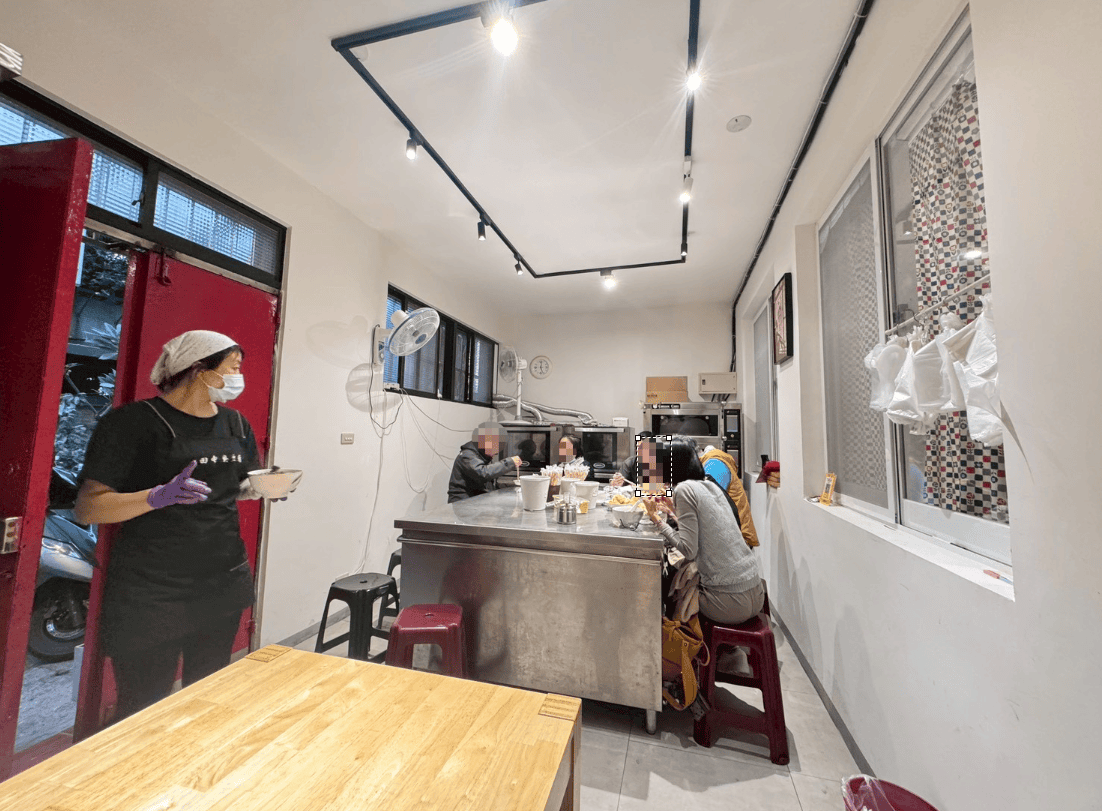 ｜食記-新北市三重區｜田中臭豆腐｜周休五日的巷弄內低調臭豆腐，酥香泡菜多的臭豆腐+料爆多的豬血湯只要百元！